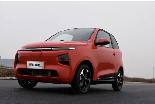 車雖小功能卻很豐富，續航138公里，靜態體驗新款朋克美美