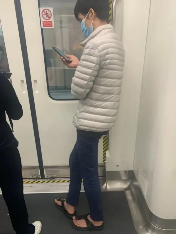 廣東人的底線:再冷也要穿人字拖 廣東人的底線:再冷也要穿人字拖