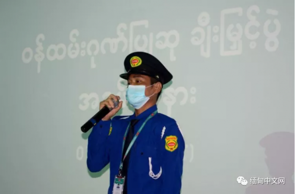 搶我可以，欺負我女朋友不行！緬甸男子看似青銅出手則王者