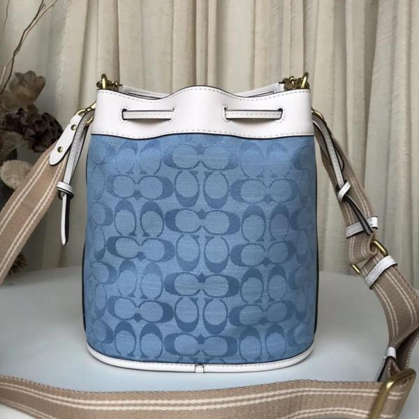 單肩斜挎,不要太百搭的水桶包哦 單肩斜挎,不要太百搭的水桶包哦