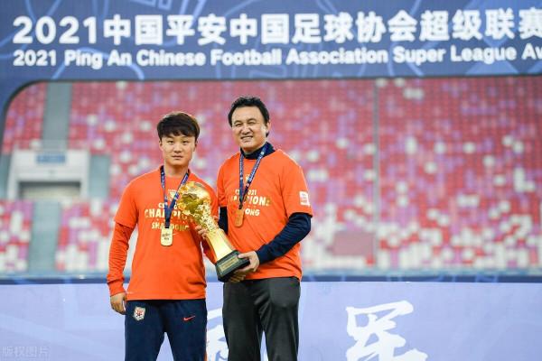 郝海毅：我爸拿雙冠王那年我剛出生，今天又和他一起拿很開心