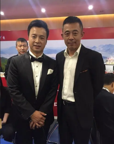 著名演員褚栓忠:娶城裡小妻子,不買婚房卻給農民父母買房 著名演員褚栓忠:娶城裡小妻子,不買婚房卻給農民父母買房