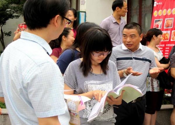 “中考分流”已成定局，50%學生只能上職高，更尷尬的卻是大學生