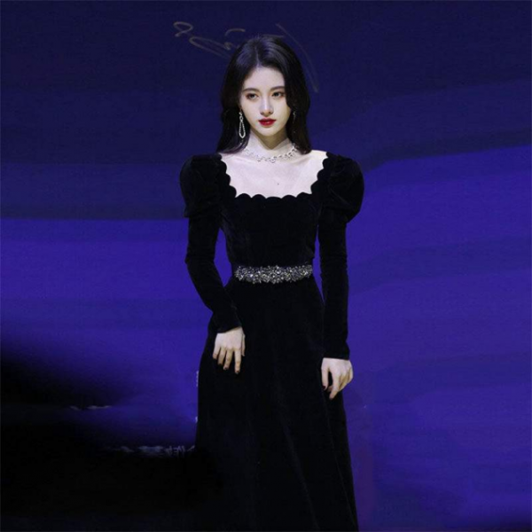 郭富城夫婦合體亮相，方媛淑女風打扮越來越有闊太樣，眼神太有愛