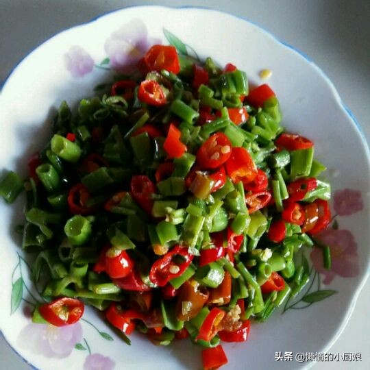 3塊錢的空心菜別清炒著吃了,試試這個新吃法,兩碗米飯都不夠吃 3塊錢的空心菜別清炒著吃了,試試這個新吃法,兩碗米飯都不夠吃