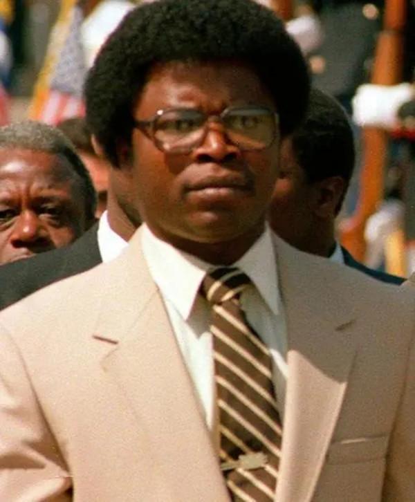 非洲殘暴獨裁者多伊，靠武力奪得政權，最後死得比薩達姆還慘