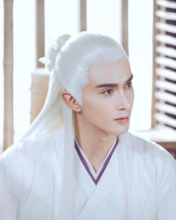 《司藤》導演李木戈再出新劇，搭檔造型新秀李萌展現吸血鬼之魅力