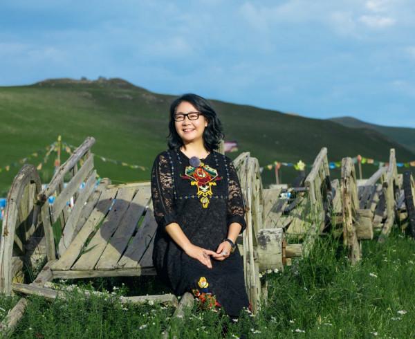 薩日娜：成名前曾在機械廠修鼓風機，嫁“家庭煮男”不後悔