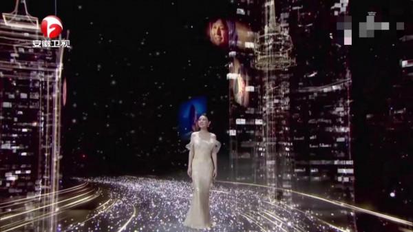 國劇盛典：熱依扎謙遜，吳越一身西裝都在發光，這才是演員的底色