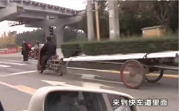 停播3年，那個從不開罰單的“網紅交警”譚喬，為何患抑鬱症了？