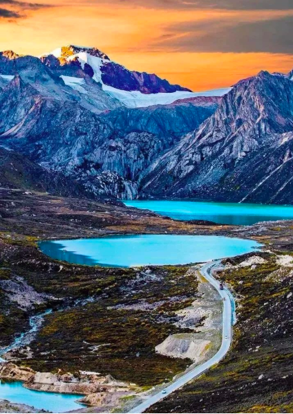 自駕西藏：高畫質線路圖，已標註“海拔、住宿地、行程安排”