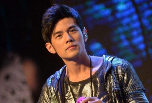 那些年，因港媒標題被坑到的明星，一個比一個離譜