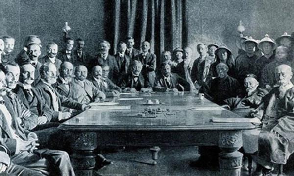 1992年，看完劉華清提交的香港接收方案，鄧公批示兩個字：軟了