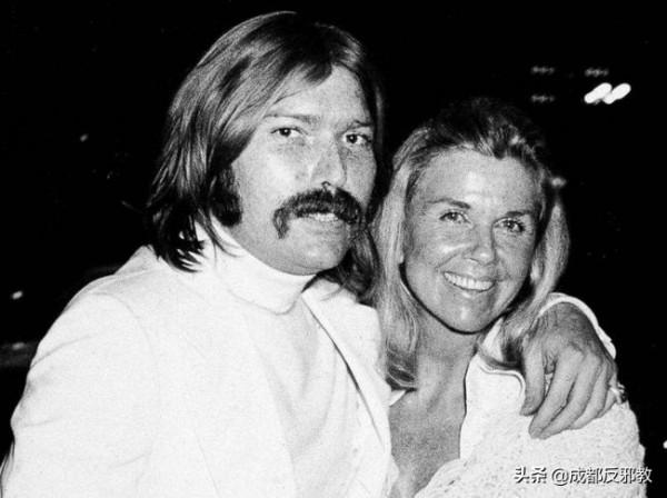 美國邪教頭目曼森,洗腦女教徒犯下滅門案,79歲還被26歲姑娘求婚 美國邪教頭目曼森,洗腦女教徒犯下滅門案,79歲還被26歲姑娘求婚