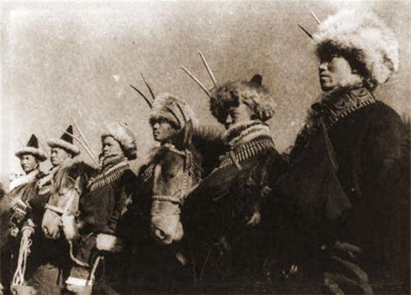 1949年,彭總在戈壁炮轟10萬馬家軍,血洗西北報當年伏擊紅軍之仇 1949年,彭總在戈壁炮轟10萬馬家軍,血洗西北報當年伏擊紅軍之仇