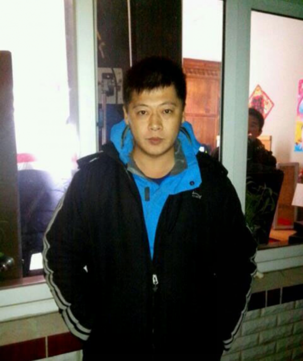 賀樹峰：被趙本山力捧12年不火，38歲娶小12歲嬌妻，開燒烤店被告