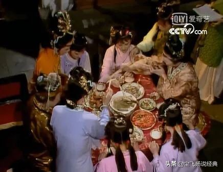 看懂黛玉在賈府的第一頓飯，我才能明白87版《紅樓夢》為何經典