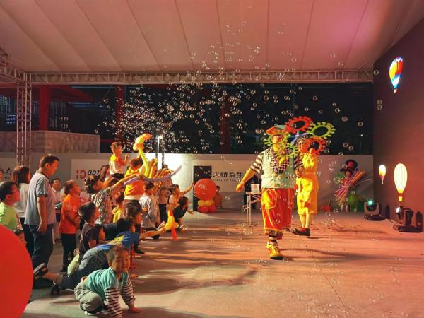 一定要陪小朋友去看一次親子舞臺劇~小朋友們可開心了 一定要陪小朋友去看一次親子舞臺劇~小朋友們可開心了