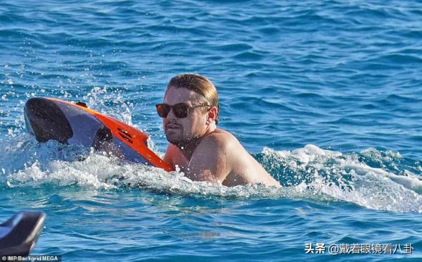 小李子新片熱播心情好，乘超豪華遊艇度假，卻遭詬病：偽環保大使