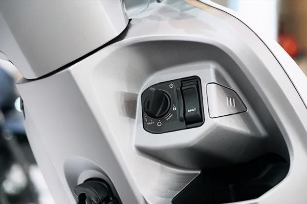 女神收割機：泰產本田Scoopy110踏板摩托車駕馭感受