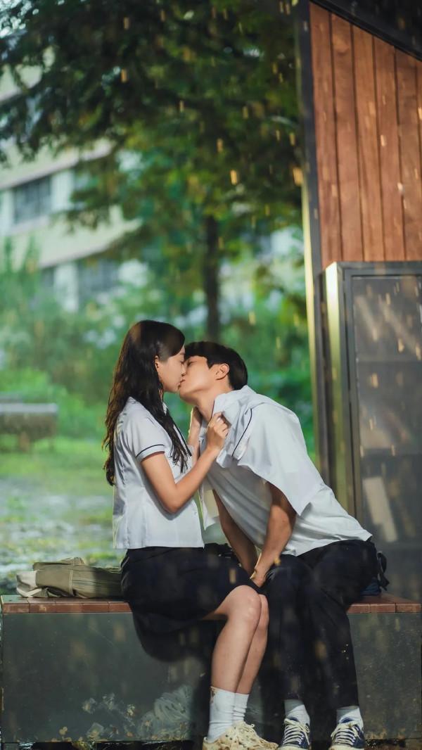 最新韓劇校園劇，值得一看，保證你看了就會陷進去