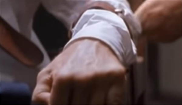 99年美國囚犯被判終身監禁，蠢到親手改判自己死刑，坐上電椅受刑