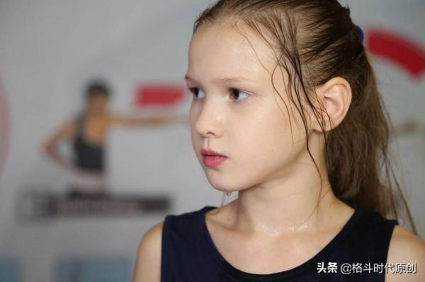 5年過去，那個徒手打斷樺樹的女孩，已經可以手撕鐵門了