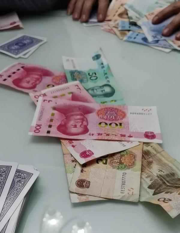 過年回家你賭錢了麼？是不是又輸的精光，提前跑出來了