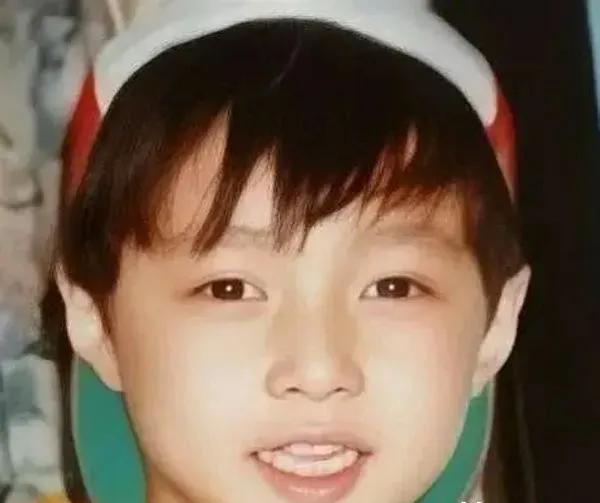 明星的小時候,趙露思完全就是迷你版,黃曉明真的不是哈利波特? 明星的小時候,趙露思完全就是迷你版,黃曉明真的不是哈利波特?