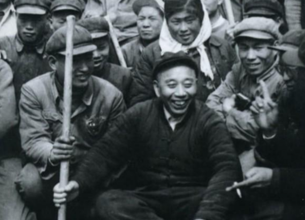 毛主席有多明智?成立新疆生產建設兵團,在荒漠中再造一個小江南 毛主席有多明智?成立新疆生產建設兵團,在荒漠中再造一個小江南