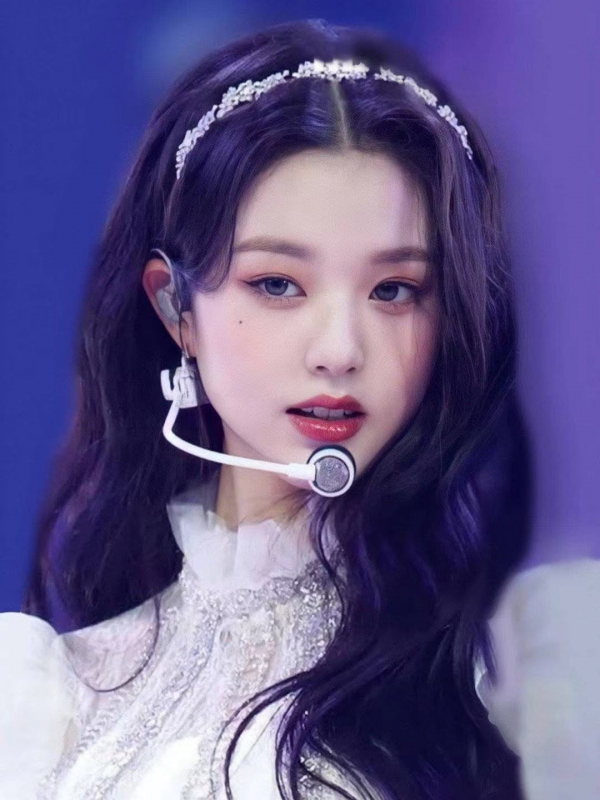 別再披頭散髮了!這4款新年髮型才絕美,氣質顯臉小 別再披頭散髮了!這4款新年髮型才絕美,氣質顯臉小