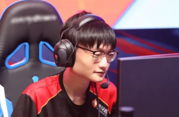 灣灣不能接受卡薩離隊，直言小天不強，TES下一年進不了季後賽