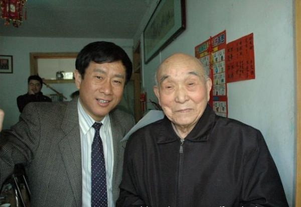 山東醫生堅持免費給人看病,女兒看報紙後才知:父親是侵華日本兵 山東醫生堅持免費給人看病,女兒看報紙後才知:父親是侵華日本兵