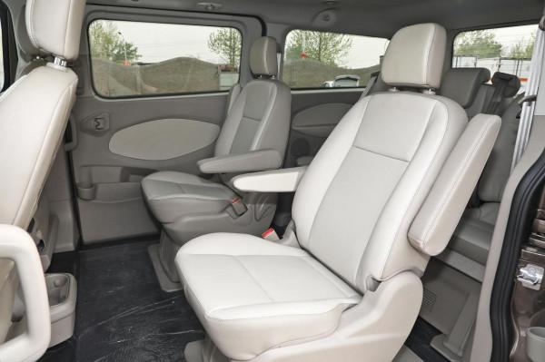 想買舒適寬敞的MPV，可以看看途睿歐，配空氣懸掛、雙側滑門