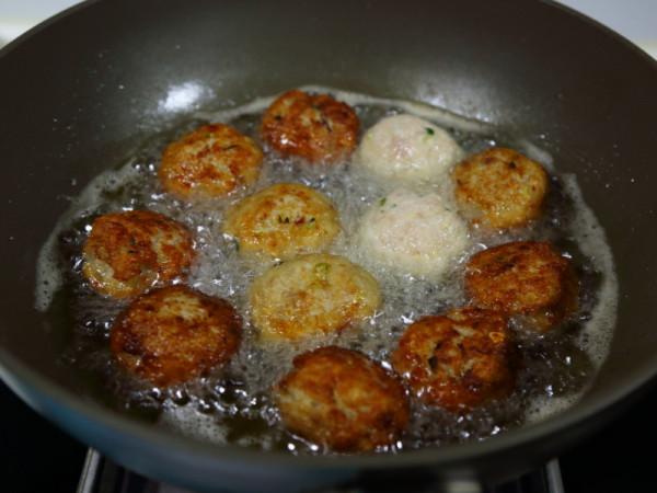 85歲老太經驗談：炸丸子“加3忌1”外酥裡嫩，有網友問炸幾遍？