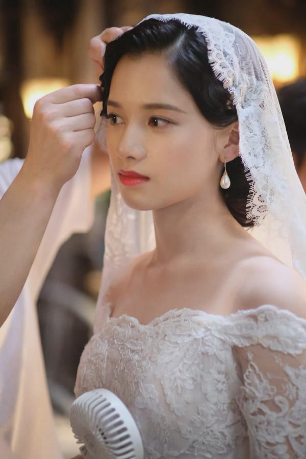 張婧儀民國婚紗造型，這是穿越來的大小姐吧