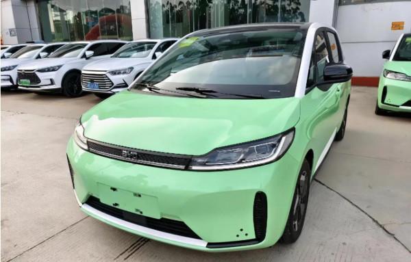 總算沒白等,2022款比亞迪D1實車到店,後排比凱美瑞寬敞 總算沒白等,2022款比亞迪D1實車到店,後排比凱美瑞寬敞