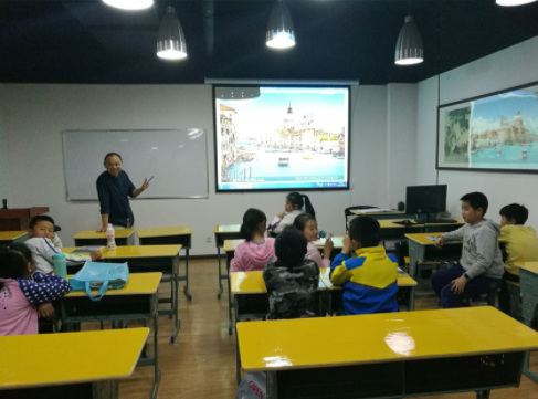 中小學改用“新課桌”,學生上課睡覺或成難題,家長終於能放心了 中小學改用“新課桌”,學生上課睡覺或成難題,家長終於能放心了