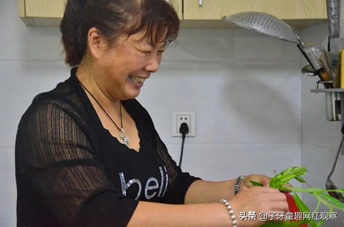 烏干達黑美人遠嫁中國,十級中文教網友中國菜,三個月漲粉兩百萬 烏干達黑美人遠嫁中國,十級中文教網友中國菜,三個月漲粉兩百萬