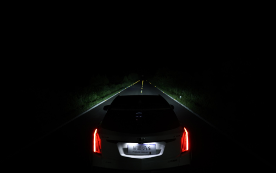 近光表現一般，扉旅汽車實測凱迪拉克XT5