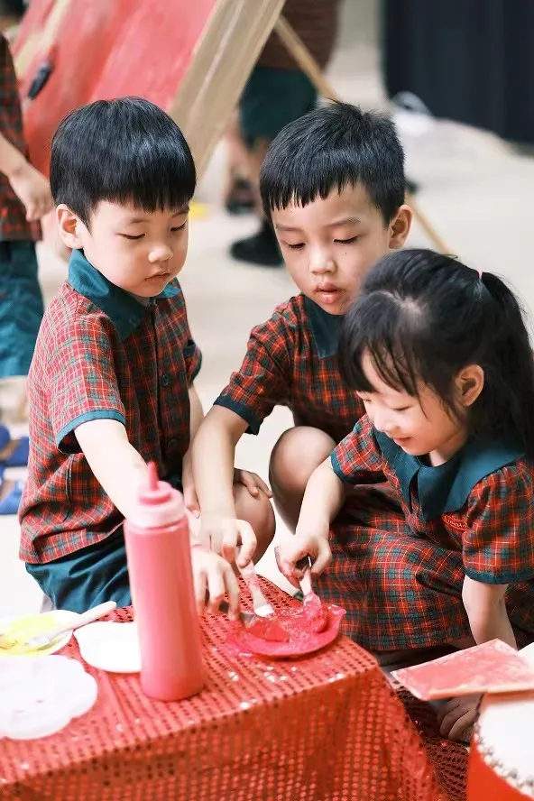 厲害了我的國，伊頓孩子獻禮祖國