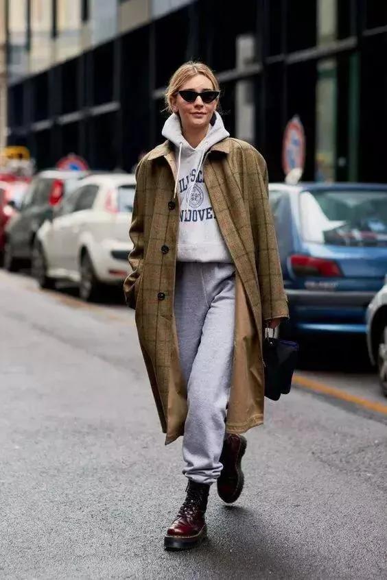 秋天的長褲又美又颯，4個經典款+2個時尚款，讓你玩轉整個秋天