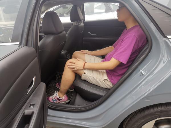 解析第七代伊蘭特,標配倒車影像+8英寸大屏,油耗僅5.3L 解析第七代伊蘭特,標配倒車影像+8英寸大屏,油耗僅5.3L