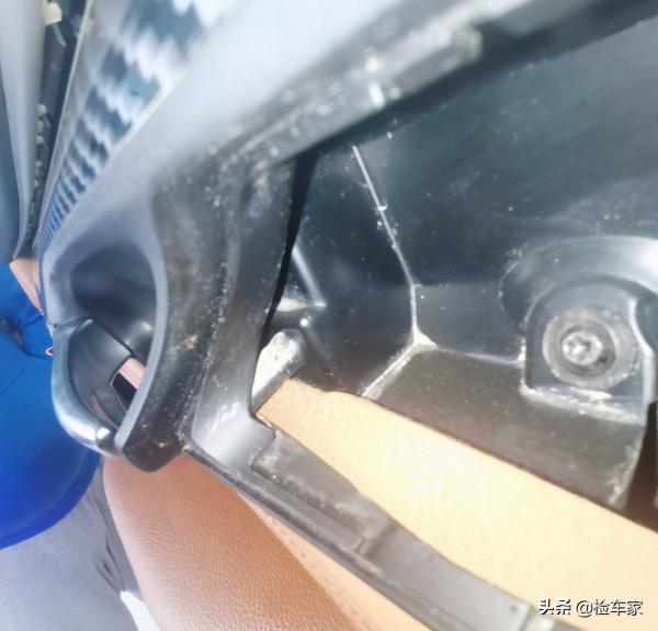 這輛寶馬X6給了錢不敢開走，拆開內飾買家看傻眼，網友：上頭了