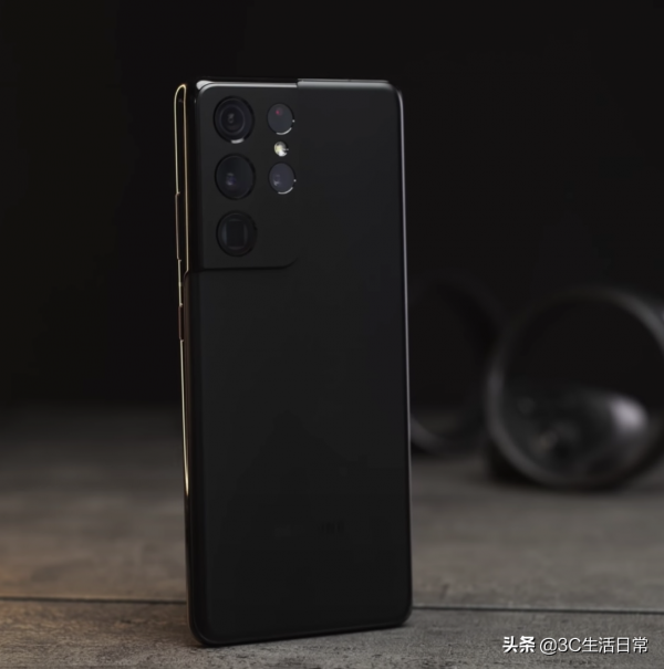 千萬訂閱外媒博主評選｜2021年度9大手機之最