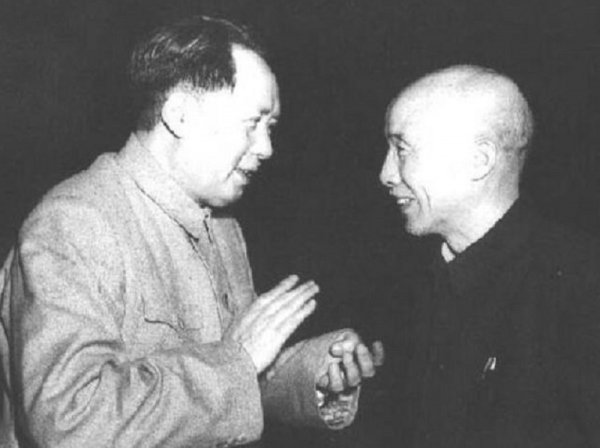 41年，毛主席在延安交際處食堂遇暴徒，金城捨身護住主席：好險