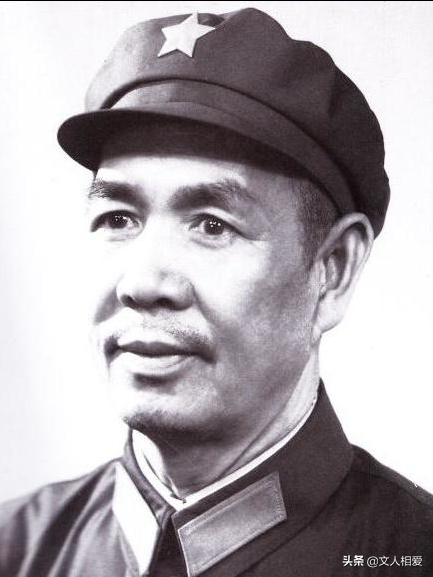 丁盛隻身營救被敵人包圍的二百人,連長感激地說,丁大膽名不虛傳 丁盛隻身營救被敵人包圍的二百人,連長感激地說,丁大膽名不虛傳