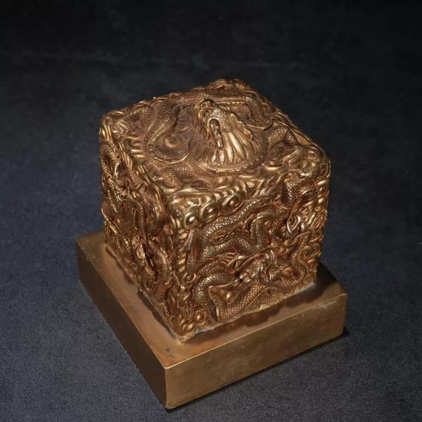臻品 銅鎏金 九五至尊 印章規格：高寬厚12.7*10*10cm 重4950克