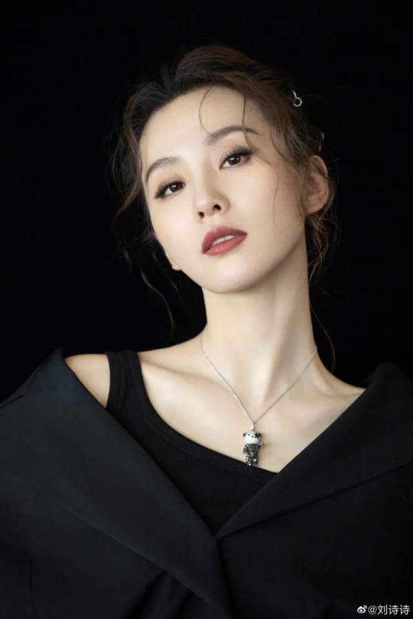 劉詩詩的煙燻妝殺瘋了?這就是人間黑天鵝吧 劉詩詩的煙燻妝殺瘋了?這就是人間黑天鵝吧