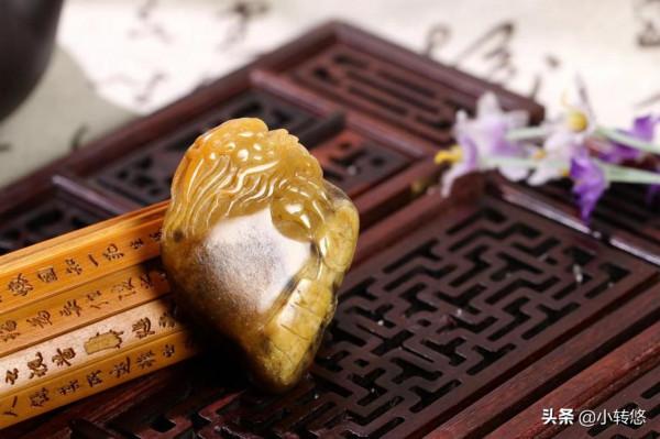 龍是九五之尊，四靈之首，更是天子的代表，象徵著權勢、尊貴